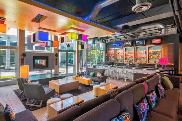 Lounge 41 of 50