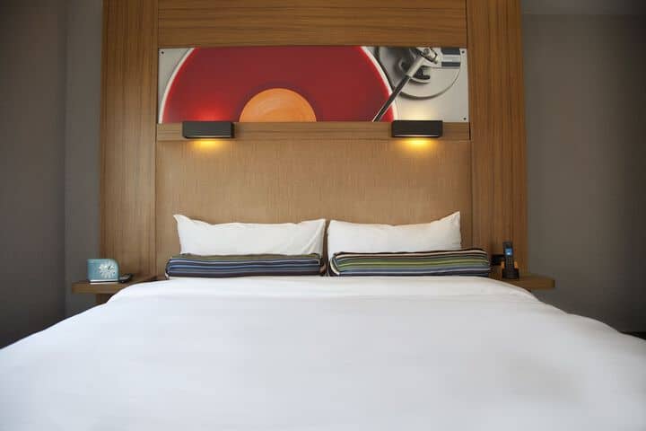 Room 13 of 50